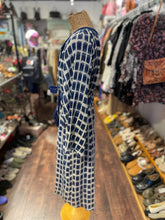 Load image into Gallery viewer, la cabane de stella White &amp; Navy Cotton Printed kaftan Dress, Size One Size
