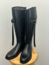Load image into Gallery viewer, Burberry Black Rubber Size 38 rainboot Shoe
