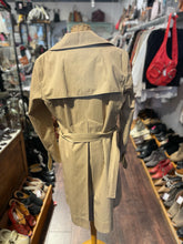 Load image into Gallery viewer, Weekend Max Mara Tan Cotton Trench double breasted Coat, Size L
