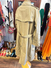 Load image into Gallery viewer, Burberry Tan cotton &amp; poly plaid interior button down TRENCH Coat
