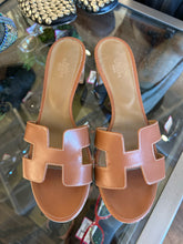 Load image into Gallery viewer, Hermes Brown Leather Sandal Low heel Shoe, Size 39
