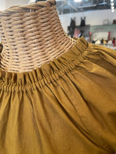 Load image into Gallery viewer, DOEN dijon Cotton scrunch Top, Size 8
