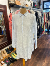 Load image into Gallery viewer, CP Shades Light Blue &amp; white Linen Stripe w/Pocket Top, Size S
