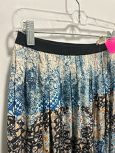 Load image into Gallery viewer, sea NY white &amp; blue 100% silk Tile Flowy Skirt, Size 4
