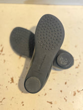 Load image into Gallery viewer, Bottega Veneta Black Patent Leather Size 39 Round Toe ballet flat Shoe
