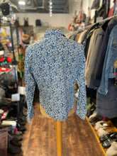 Load image into Gallery viewer, Mona Thalheimer Blue &amp; White 100% cotton collared Button up Top, Size M
