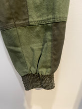 Load image into Gallery viewer, Alice &amp; Olivia Greens Cotton jogger / cargo style Pant, Size M
