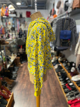Load image into Gallery viewer, Alice + Olivia yellow &amp; white cotton &amp; viscose Floral Hooded cropped Sweater
