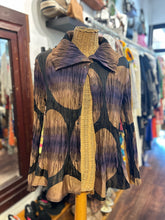 Load image into Gallery viewer, Babette black,purp &amp;bronze Poly Circle snap button longsleeve Top
