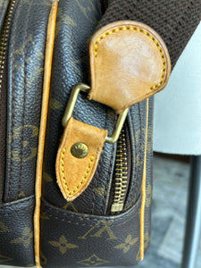 Louis Vuitton Brown Leather Logo Messenger style Purse, Vintage AS IS