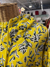 Load image into Gallery viewer, Alice + Olivia yellow &amp; white cotton &amp; viscose Floral Hooded cropped Sweater

