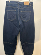 Load image into Gallery viewer, RUTI Dark Wash Cotton Blend barrel Jeans, Size 8
