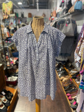 Load image into Gallery viewer, Nili Lotan Purple &amp; White Cotton Floral Button up Top, Size L
