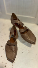 Load image into Gallery viewer, Cydwoq Tan Leather Size 36 Shoe
