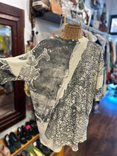 Load image into Gallery viewer, When Simon Met Ralph ivory &amp; black Abstract Short sleeve Top
