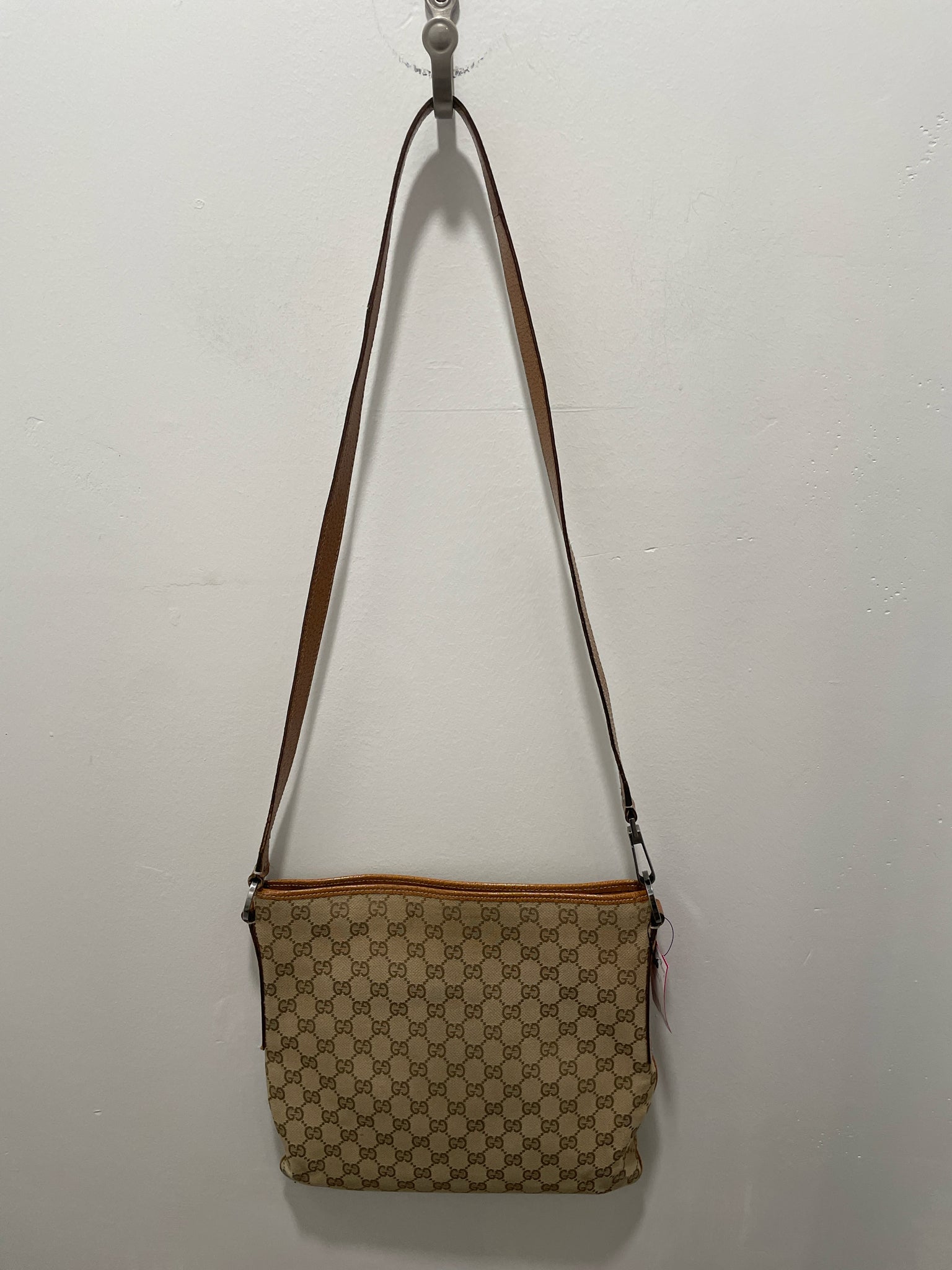 GUCCI Tan Logo print Vintage crossbody Purse, Gently worn!