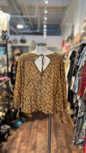 Load image into Gallery viewer, DOEN Wheat Cotton Print tie detail Top
