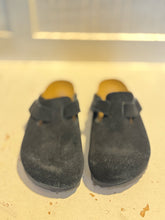 Load image into Gallery viewer, Birkenstock Black Leather Size 37 clog Shoe
