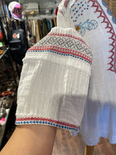 Load image into Gallery viewer, Johnny Was White Cotton &quot;embroidered objects&quot; Long sleeve Top, Size XL
