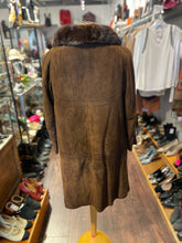 Load image into Gallery viewer, Vintage Brown Suede fur collar Coat, Runs Small, Size 8
