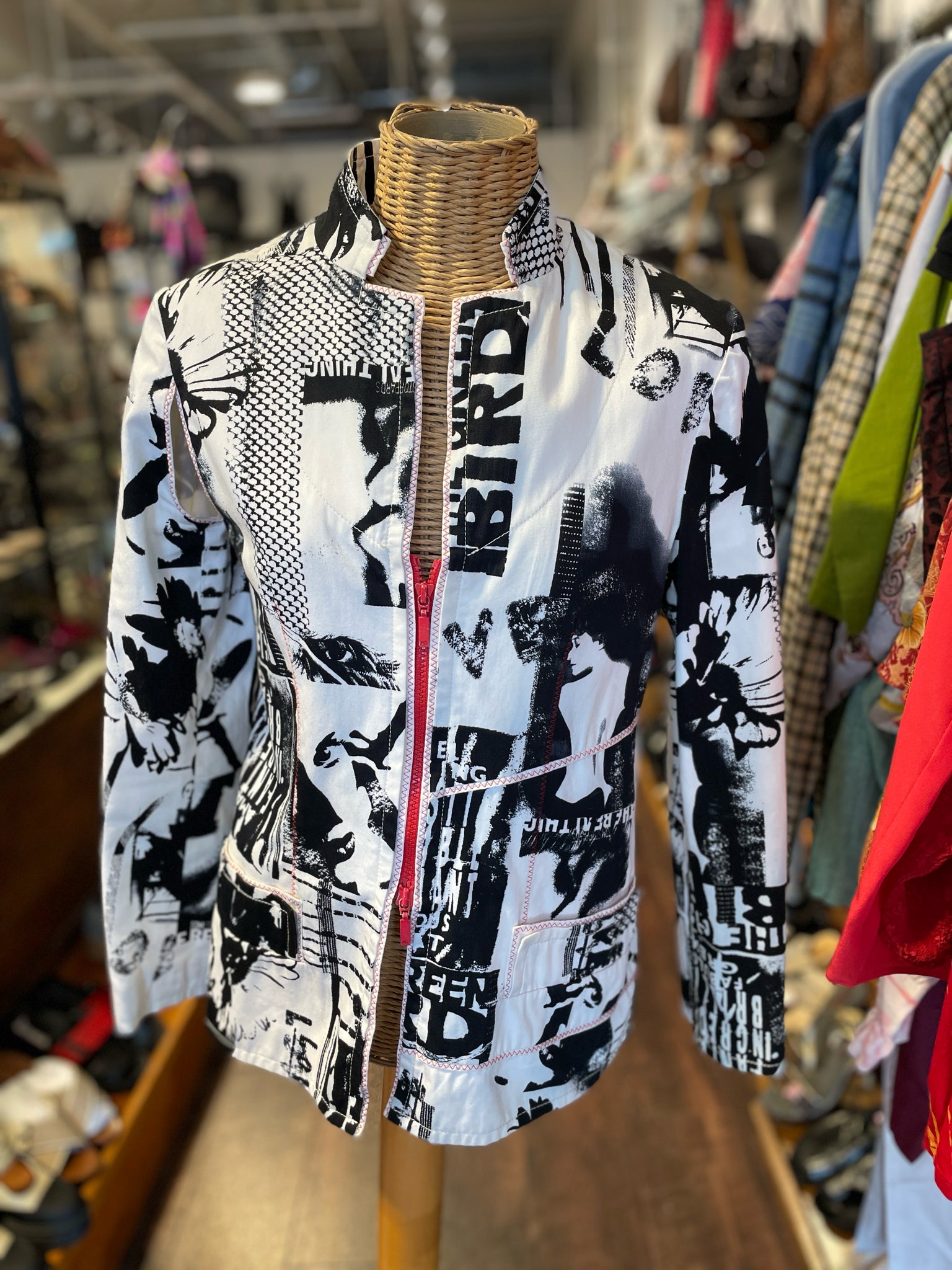 38 purificacion garcia Black and white Algodon Newspaper Print w/red stitch Blazer, Size S/M