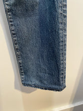 Load image into Gallery viewer, Moussy Blue Cotton medium wash Jeans, Size 27
