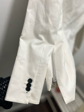 Load image into Gallery viewer, Veronica Beard White Cotton w/silver accent Removable lapel Blazer, Size 6
