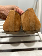 Load image into Gallery viewer, Pretty Ballerinas Tan Suede Size 41 Pointed Toe feather detail Shoe
