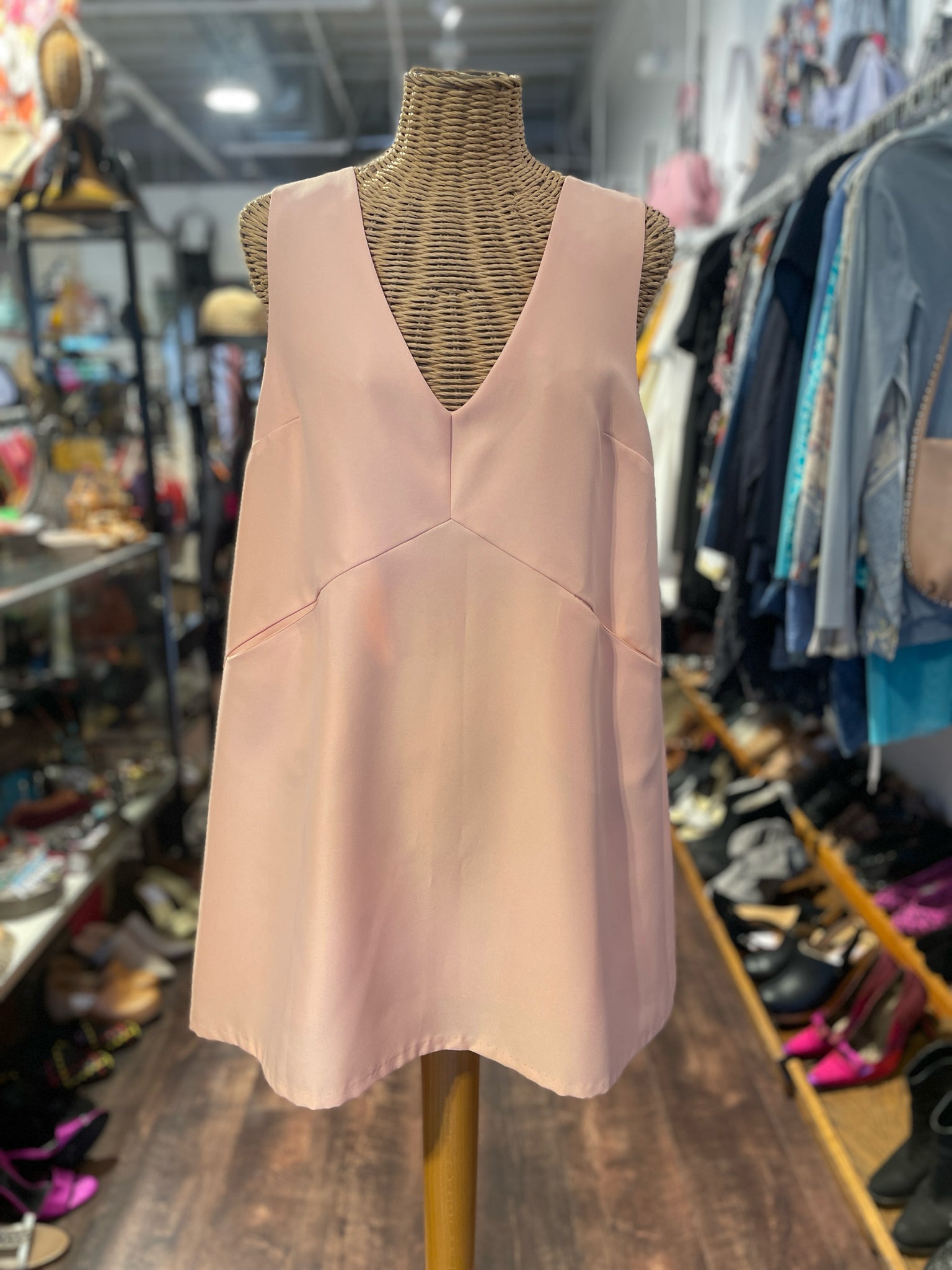 Vivian Chan Shaw Peach Poly & Silk Sleeveless Made in USA Dress, Size L