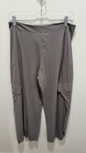 Load image into Gallery viewer, Porto Taupe Nylon Barrel pockets Pant
