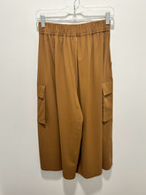 Load image into Gallery viewer, RUTI Wheat Nylon &amp; Spandex Elastic Waist Cropped Wid leg Pant, Size S/M
