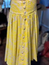 Load image into Gallery viewer, Megan Park Yellow &amp; Beige Cotton Flowers side buttons Skirt

