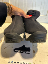 Load image into Gallery viewer, iRi Black &amp; White Shoe, Size 37
