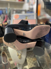 Load image into Gallery viewer, Prada Black Patent Leather heel w/ duster, Size 41
