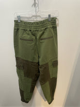 Load image into Gallery viewer, Alice &amp; Olivia Greens Cotton jogger / cargo style Pant, Size M
