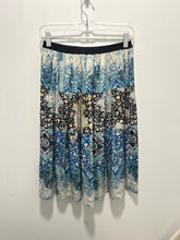 Load image into Gallery viewer, sea NY white &amp; blue 100% silk Tile Flowy Skirt, Size 4
