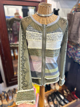 Load image into Gallery viewer, LULU - H green &amp; white Mixed mixed media Longsleeve Zipper Top

