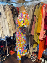 Load image into Gallery viewer, TWIST multi color Floral scrunched Dress, Size 8
