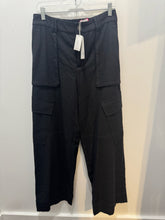 Load image into Gallery viewer, Vince Black Wide leg pant w/pockets, Size 8 NWT!
