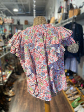 Load image into Gallery viewer, amour vert Red &amp; white Cotton Floral NWT! Ruffle detail Top, Size XL
