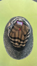 Load image into Gallery viewer, Burberry Grey Merino wool Hat
