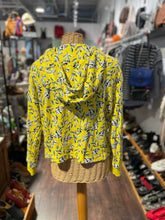 Load image into Gallery viewer, Alice + Olivia yellow &amp; white cotton &amp; viscose Floral Hooded cropped Sweater
