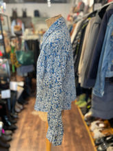 Load image into Gallery viewer, Mona Thalheimer Blue &amp; White 100% cotton collared Button up Top, Size M
