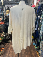 Load image into Gallery viewer, Krista Larson Beige and pink Cotton Floral Short sleeve oversized Top, Sized L
