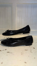 Load image into Gallery viewer, Tory Burch Black Leather Size 7.5 bow detail ballet flat Shoe
