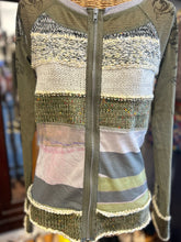 Load image into Gallery viewer, LULU - H green &amp; white Mixed mixed media Longsleeve Zipper Top
