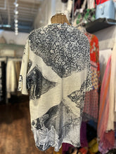 Load image into Gallery viewer, When Simon Met Ralph ivory &amp; black Abstract Short sleeve Top

