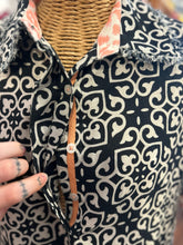 Load image into Gallery viewer, Tizzie Black &amp; White Cotton Midi raw hem 3/4 sleeve Dress
