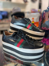 Load image into Gallery viewer, GUCCI Black &amp; White Leather platform sneaker Shoe, Size 37.5
