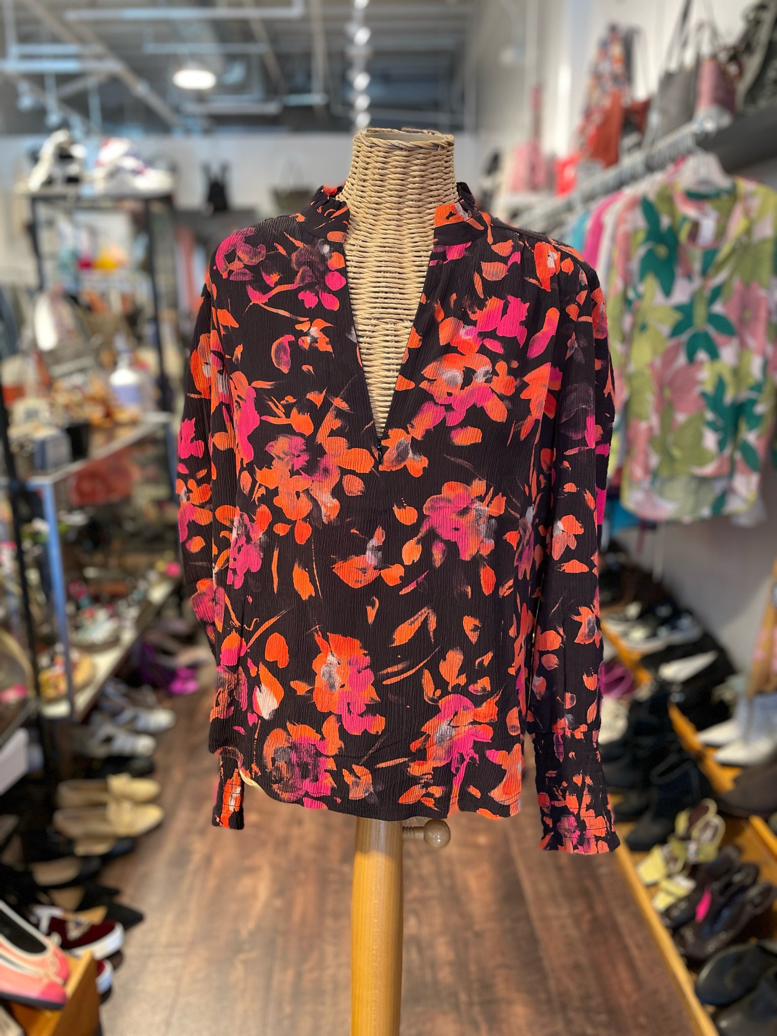 Go Silk Black & Orange Silk Printed NWT! longsleeve Top, Size M